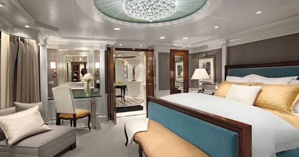 Suite bedroom with a sitting area