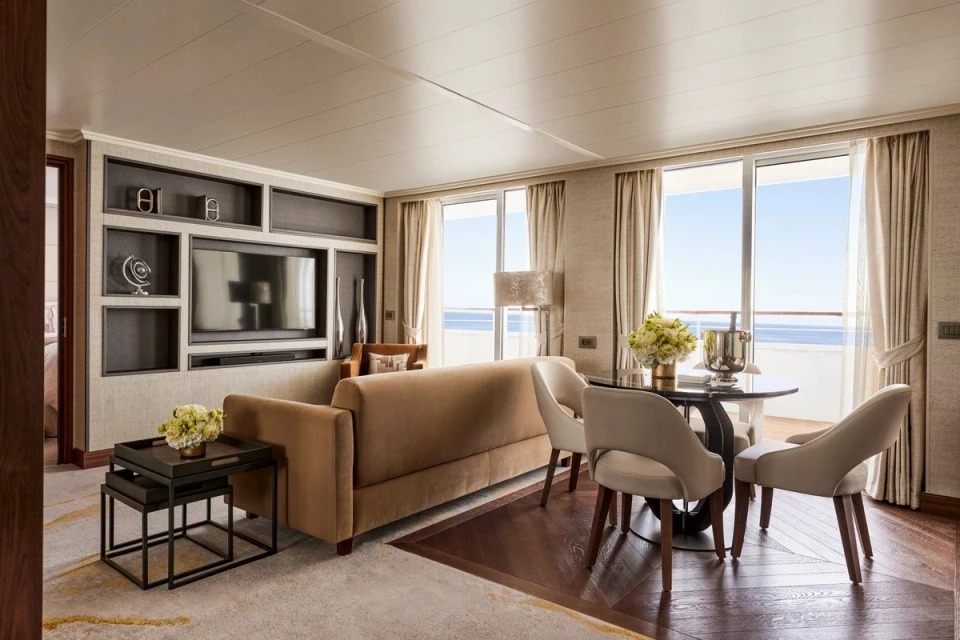Cruise suite living and dining area
